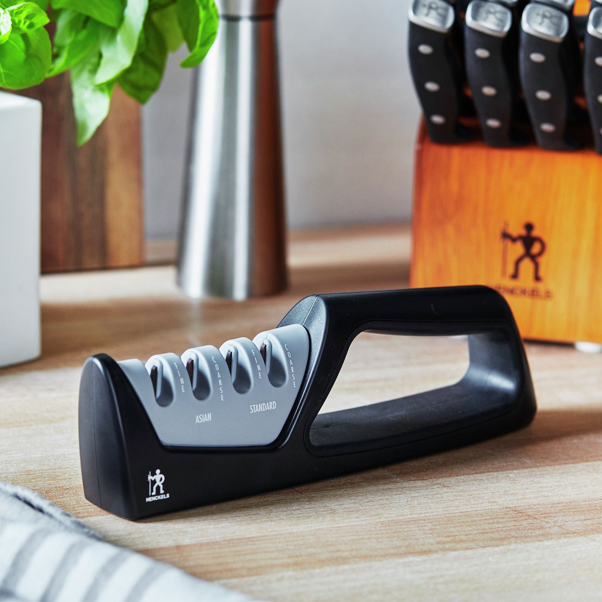 HENCKELS Knife Sharpener Black