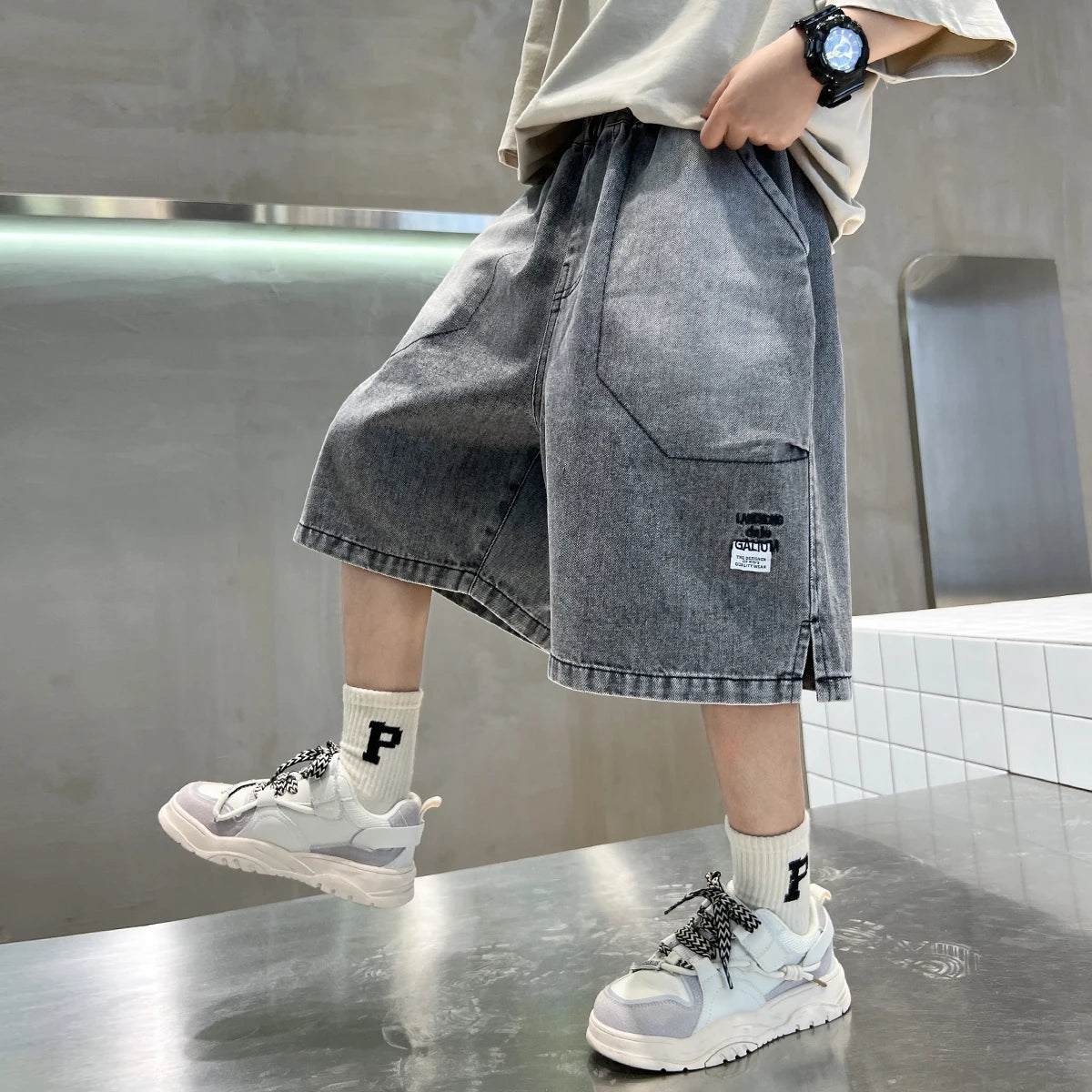 2025 Tween Boy Casual Denim Shorts for Summer Kids Vintage Capris Denim Pants Teens Child Loose Style Knee Length Jeans 5-14Y
