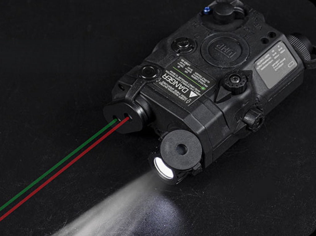 Real-life CS Tactical Equipment With Added Laser Light, Illuminating Flashlight