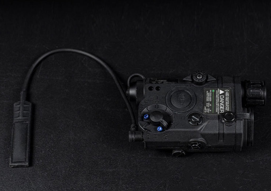 Real-life CS Tactical Equipment With Added Laser Light, Illuminating Flashlight